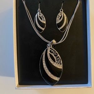 Earring and necklace set